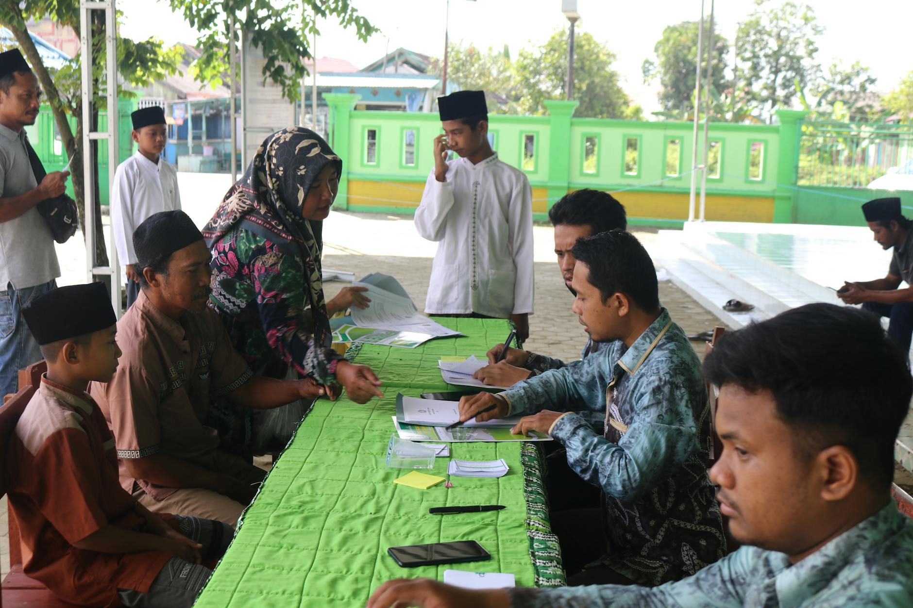 LBH memberikan solusi hukum gratis kepada masyarakat untuk keadilan akses legal.