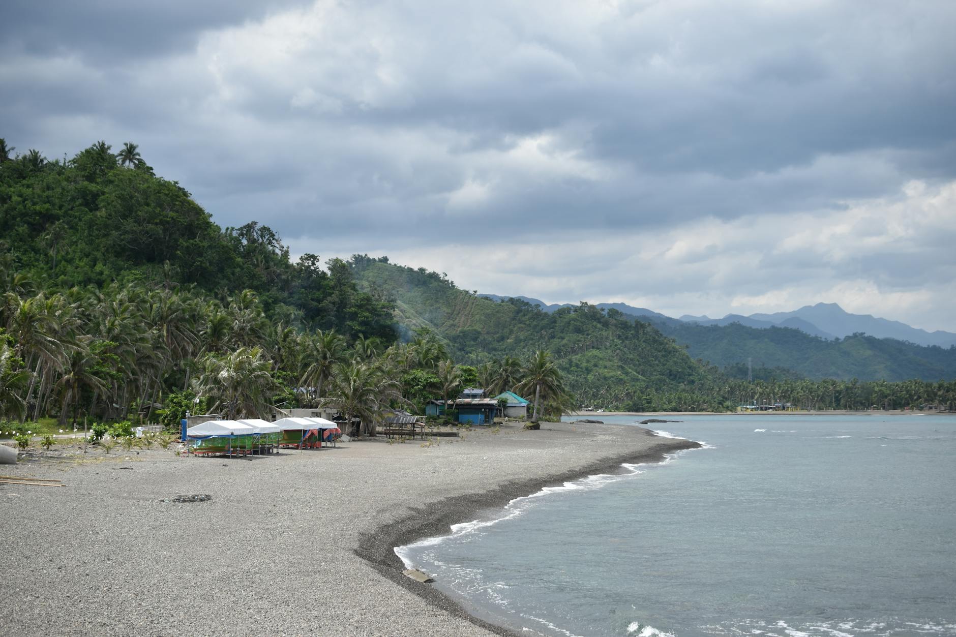 Ilustrasi grafis tentang perhitungan pesangon karyawan sesuai regulasi ketenagakerjaan Indonesia