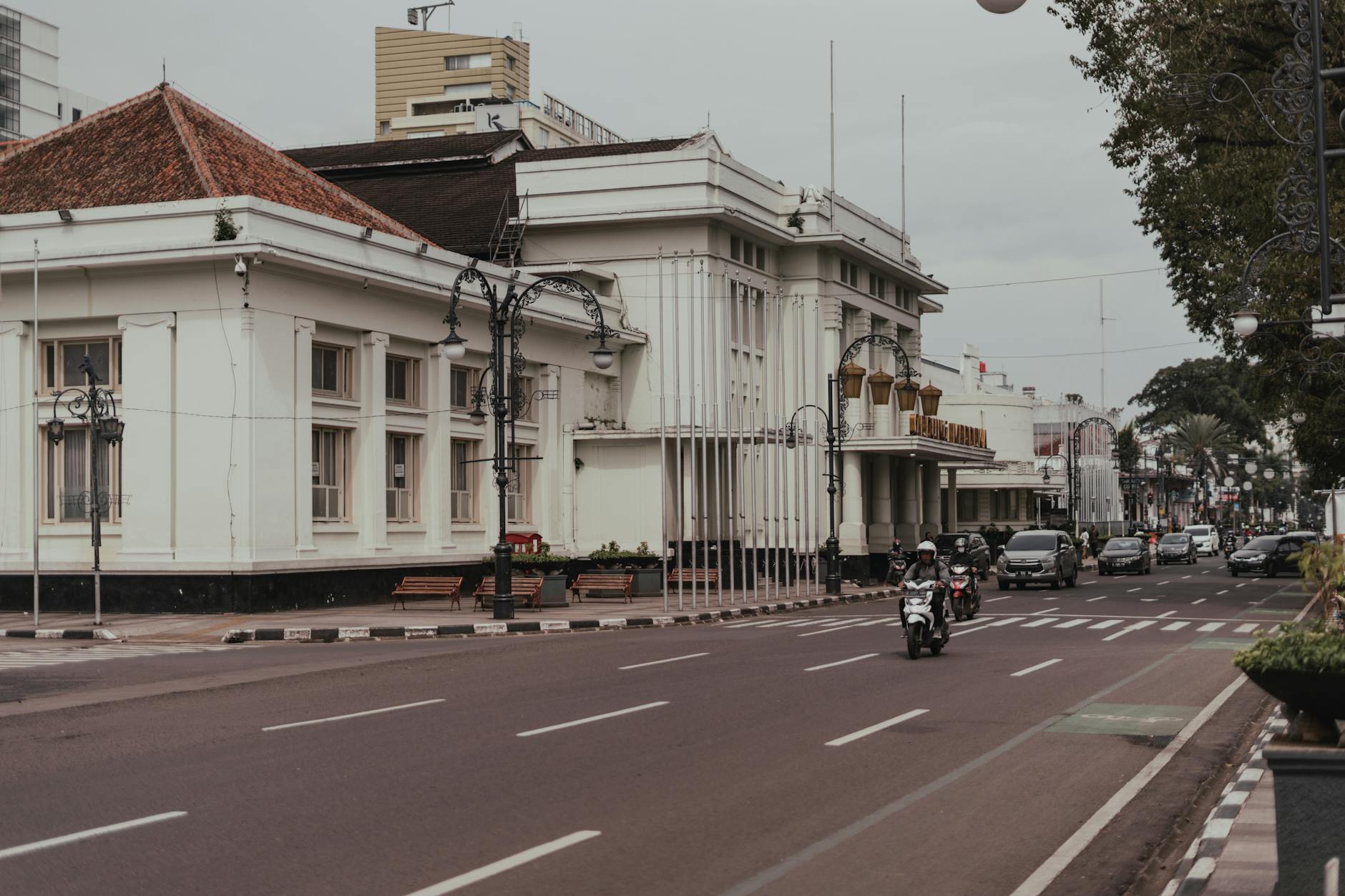 Ilustrasi fungsi penting Lembaga Bantuan Hukum dalam melindungi hak warga dan menyediakan layanan hukum gratis